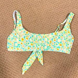 Aerie floral bikini top, size med, scoop style